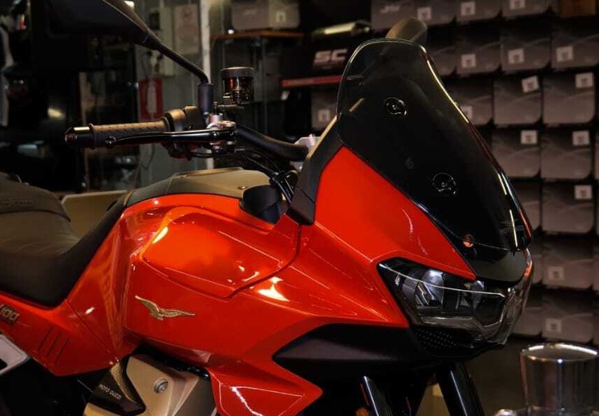 Moto Guzzi: alla DotoliM2 grande successo alla proiezione del docufilm “Il coraggio di andare oltre”