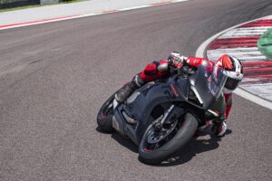 Nuova livrea Black on Black Livery per la Ducati Panigale V2