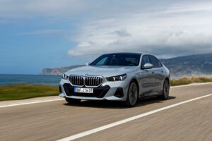 BMW Group continua sulla strada della crescita dei veicoli elettrici a batteria