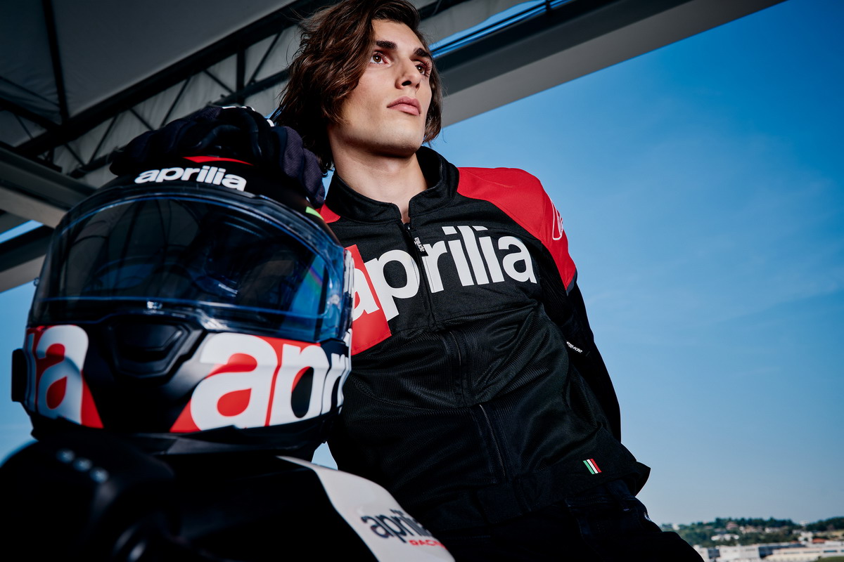 Alpinestars veste la sportività firmata Aprilia