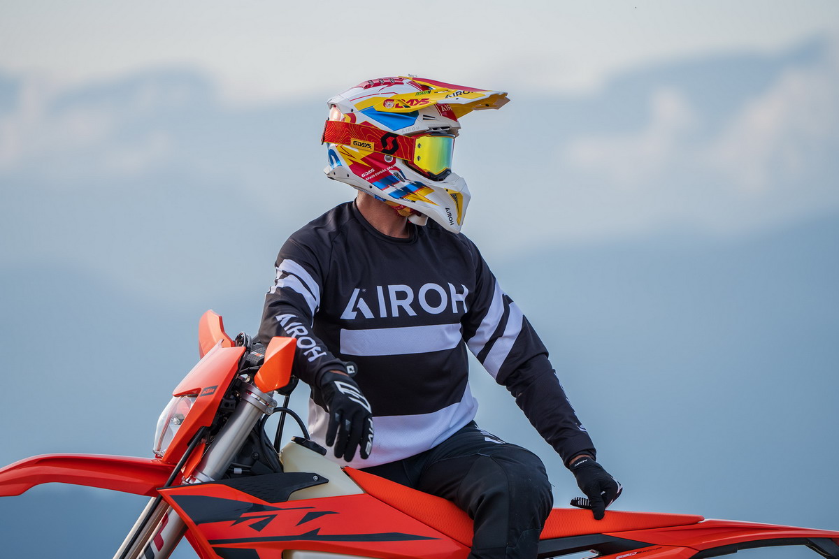 Airoh celebra l’enduro internazionale con l’esclusivo Aviator 3 6Days Spain