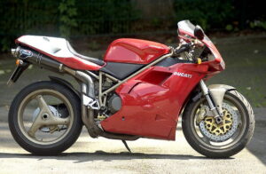 Ducati 916: l’eleganza italiana nel mondo delle superbike