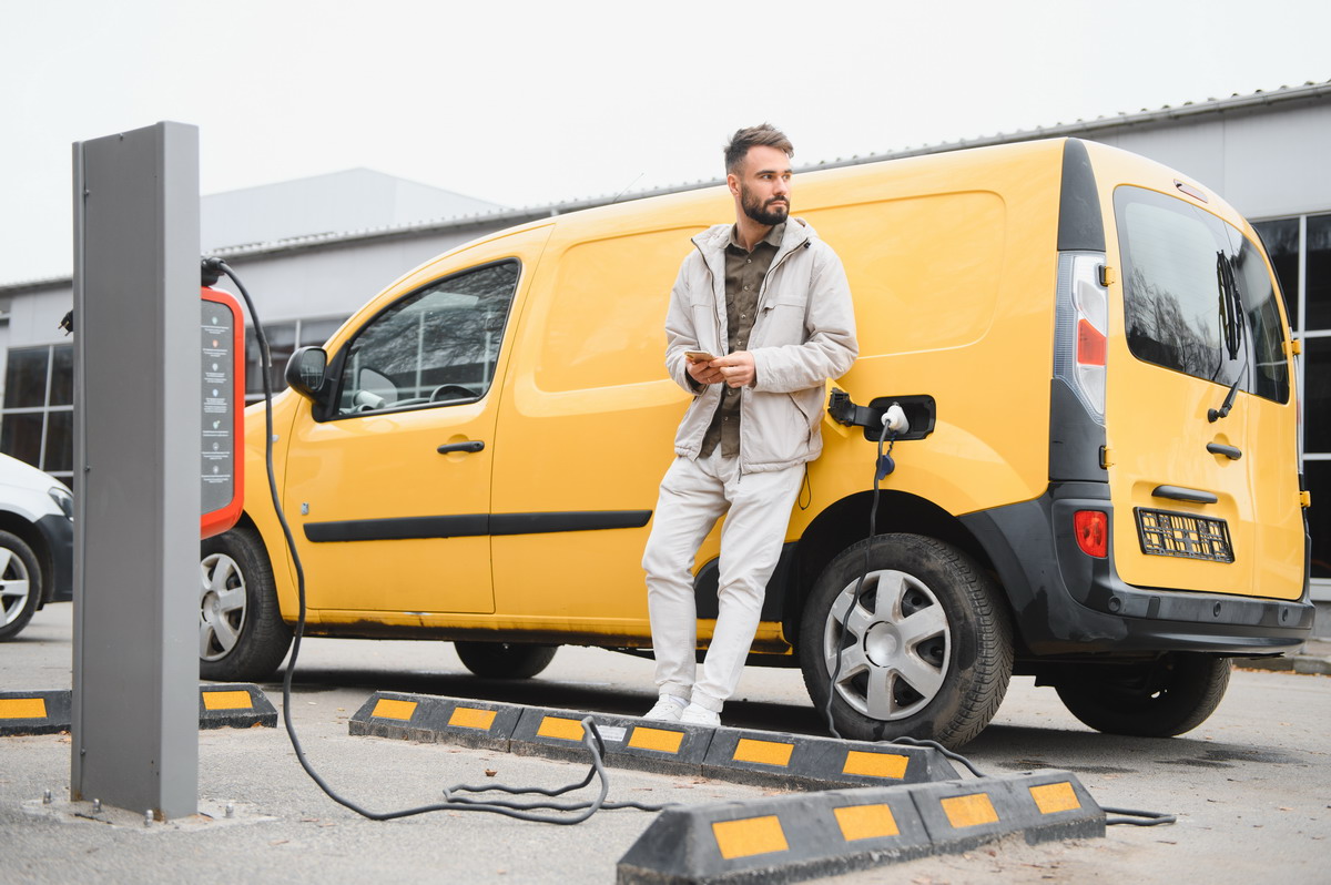 Furgoni elettrici vs diesel: quale conviene davvero per il lavoro?