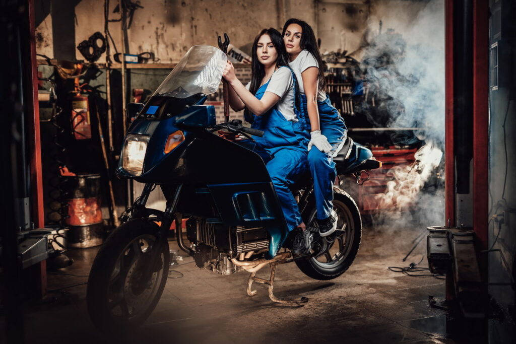 Abbigliamento e sicurezza in moto in estate: guida completa