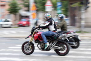 Equipaggiamento protettivo essenziale per moto che ogni motociclista dovrebbe possedere
