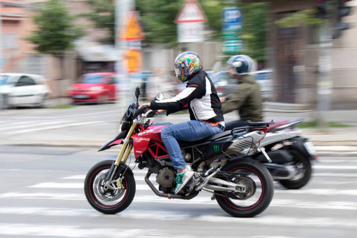 Equipaggiamento protettivo essenziale per moto che ogni motociclista dovrebbe possedere