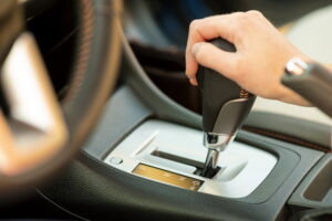 Guida efficiente con il cambio automatico: consigli per consumare meno