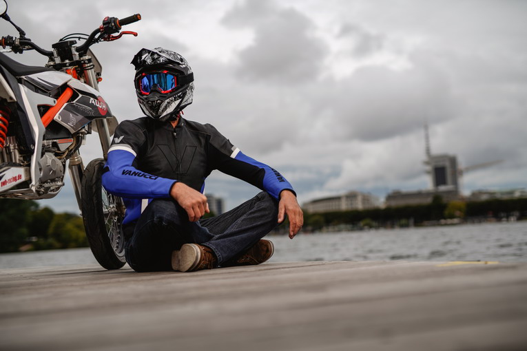 Nuova giacca Vanucci VSJ-7: l’eccellenza nel tessile tecnico